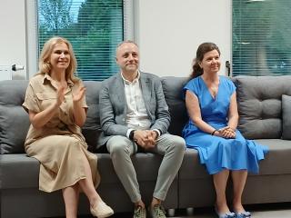 Pani Dyrektor COM z gośćmi.